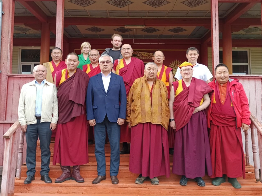 Сенатор РФ Баир Жамсуев встретился с представителями буддийского духовенства